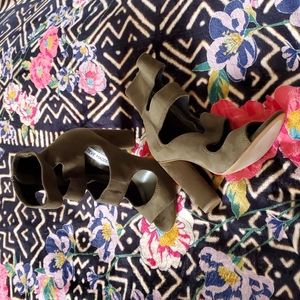 Green Steve Madden heels 6.5